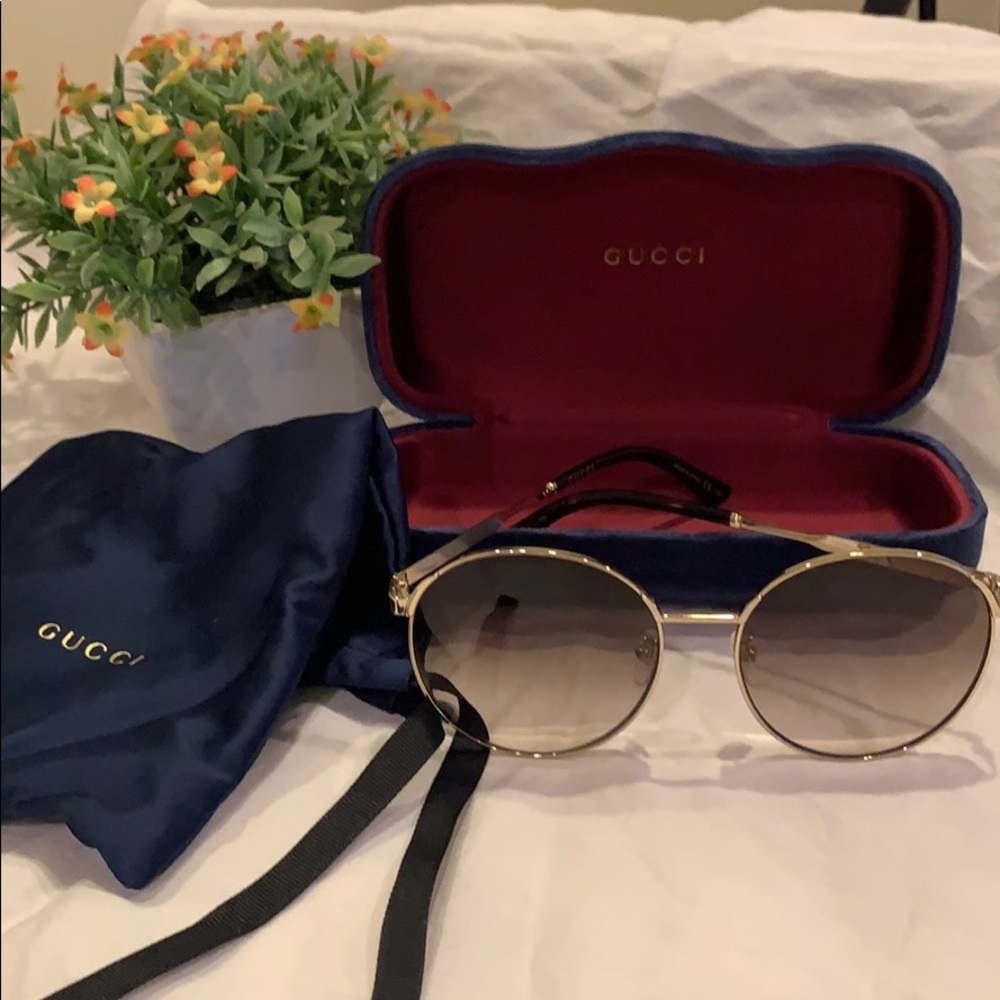 Gucci sunglasses 😎